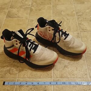 Adidas Ownthegame 2.0 J basketball shoe in Cloud White/Solar Red/Core Black